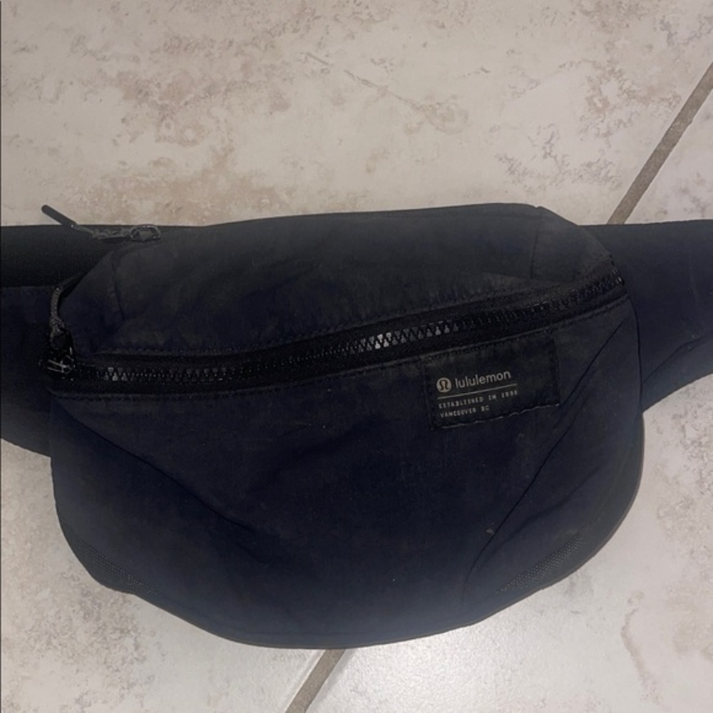lululemon athletica Black Belt Bag Fannie